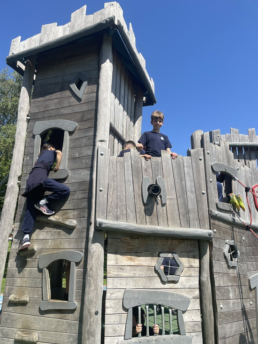 MrsJ_Richardson's tweet photo. Loving our time at the park #makingmemories #year6leavers @LongMeadowSch @missfurneaux @MissCockroftLMS @MrsLBrowne https://t.co/7ONCnc5vxe