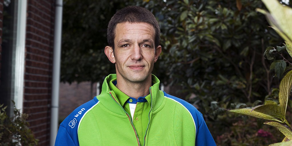 De bereikbaarheid van de getroffenen in #Limburg is belangrijk voor communicatie met de buitenwereld. #KPN monteurs kunnen nu ook het getroffen gebied in. Met extra apparatuur helpen ze klanten en worden straatkasten gerepareerd.
kpn.com/service.htm
#watersnoodramp