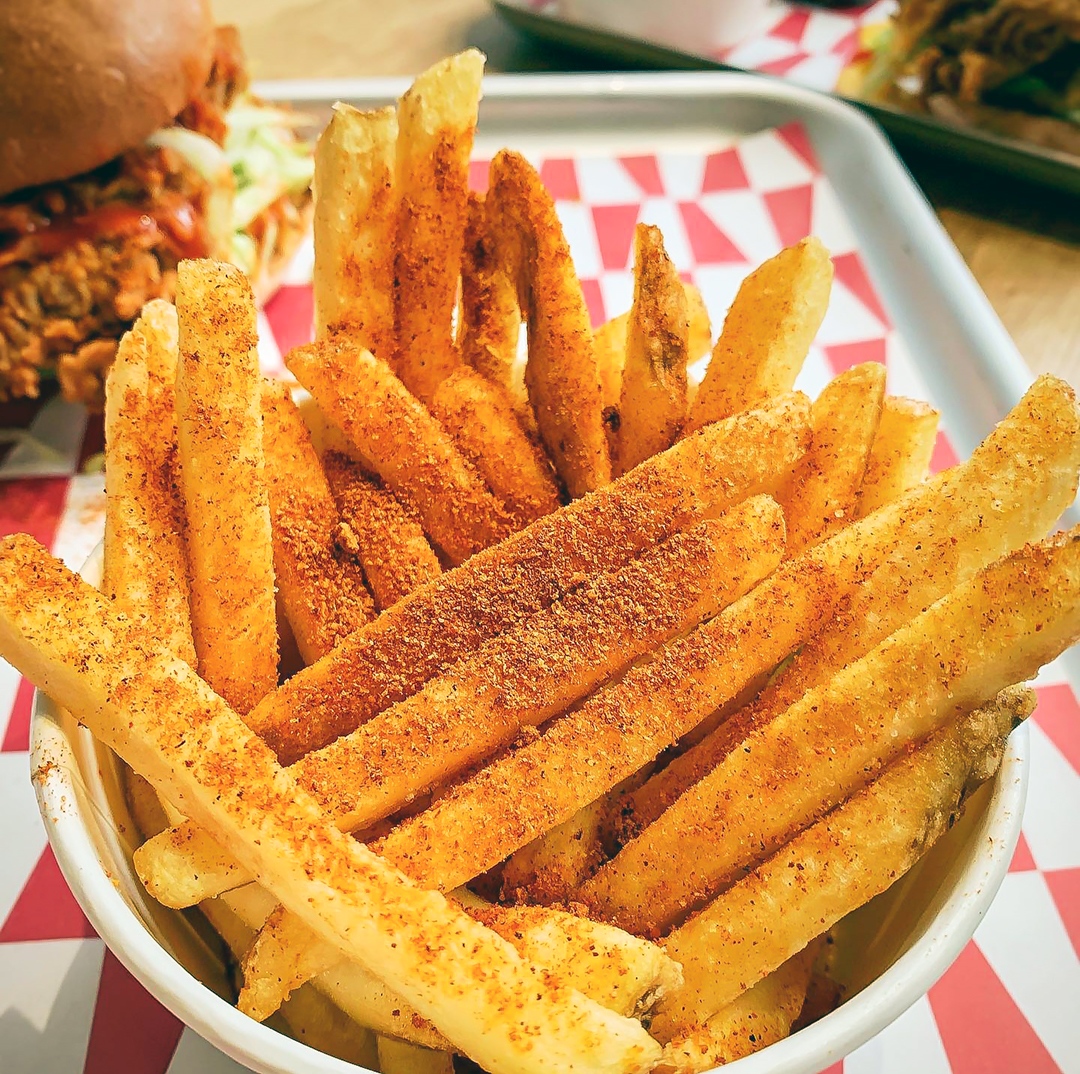 On FryDay we turn the heat up Butch 'Hot Shake' Fries style! 🔥🌶️ | 📷 IG: bitesinthecity #FriedChicken #ButterMilk