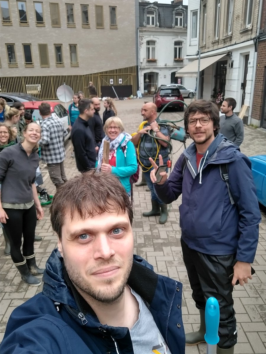 LLogghe's tweet photo. Vandaag zou onze federale PVDA-fractie een teambuilding doen in Oost-Vlaanderen. Na de vreselijke #overstromingen deze week is daar weinig zin voor.
Op vraag van de medewerkers en parlementsleden zelf steken we daarom een handje bij in #Verviers, samen met de lokale afdeling. https://t.co/6QJXb9vVqp