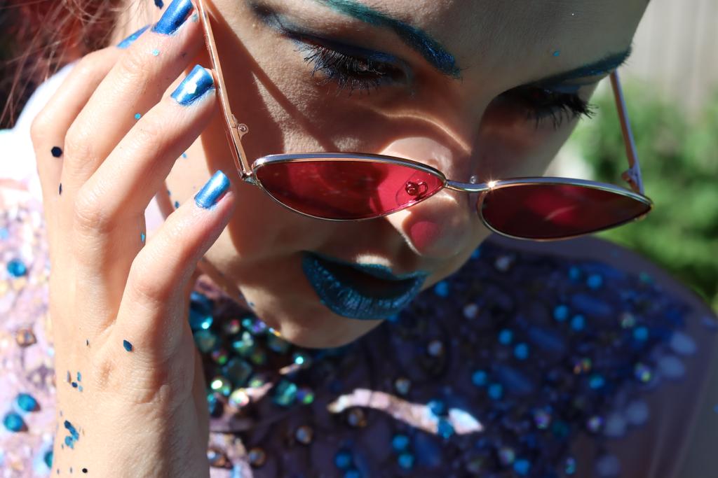 Visualtheatrics's tweet photo. #HappyFriday everyone have a nice weekend! #photography #sunglasses #sunshine #sun #photographers #blog #liveforthestory #freeyourstory #canonstories #mydigitalp #canonstories #portraitphotographer #portraiture #freeyourstory #keepitbreif #portraitphotography #pov #apicoftheweek https://t.co/WIeyGN5j5D