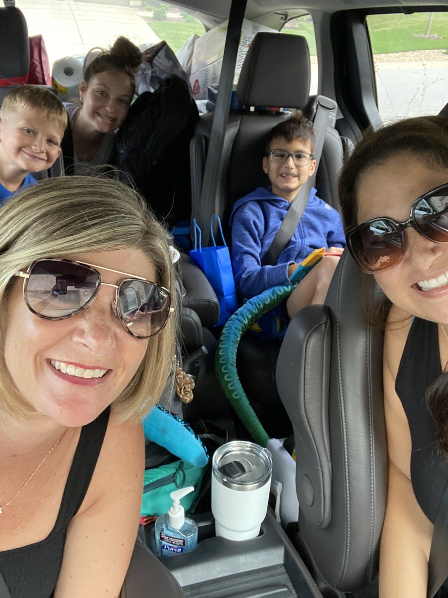 MrsRowe18's tweet photo. Road trip selfie. Seaside here we come! @frankhousera1 #rheselfiebingo https://t.co/JYNcjaBKyB