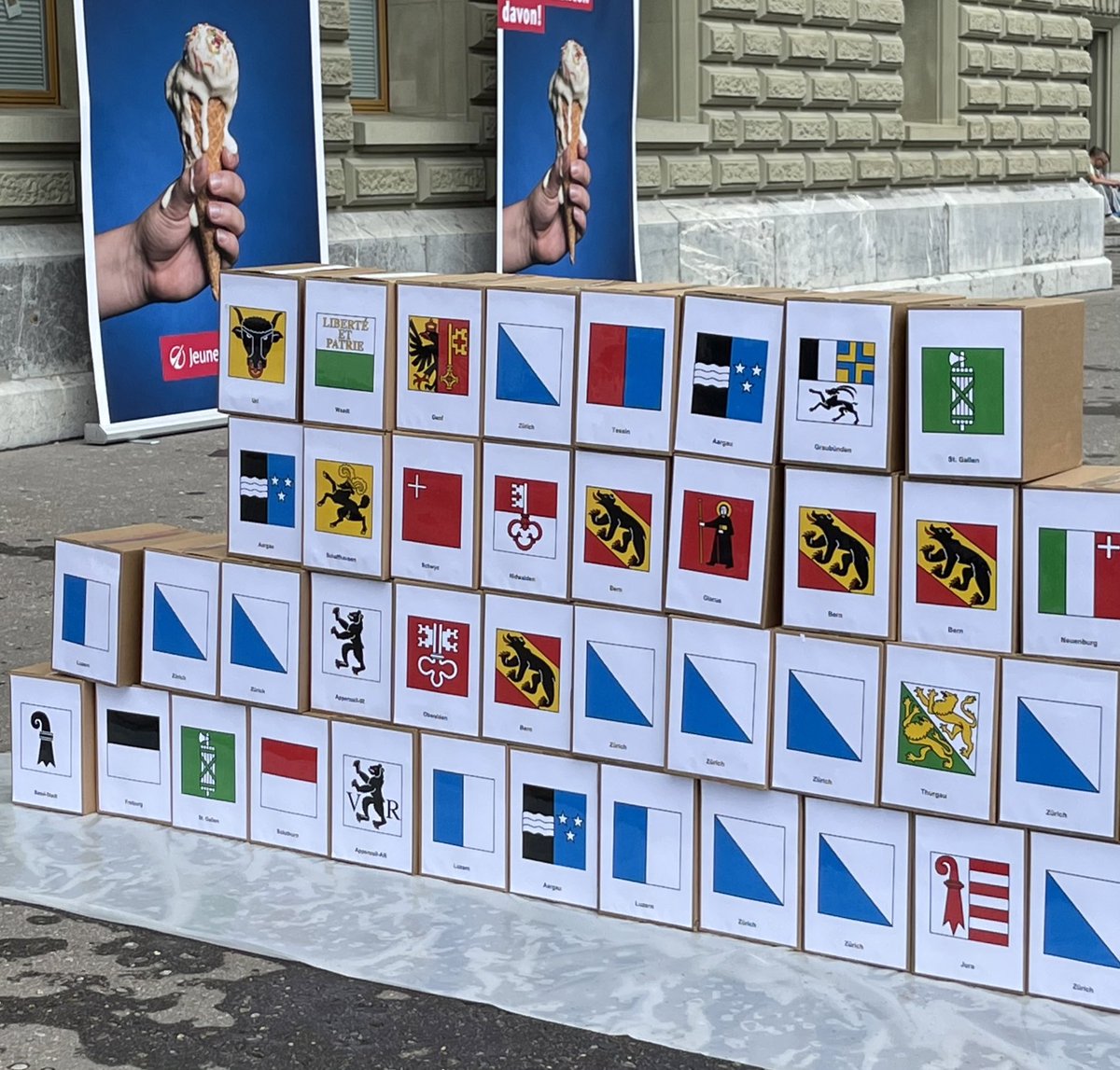 themattmueller_'s tweet photo. Heute wird die @RentenVI eingereicht! Danke an alle, die uns hierbei unterstützt haben! Mehr als 100‘000 Menschen wollen eine nachhaltige Reform der Altersvorsorge! 🇨🇭-Volk wird über Rentenalter 66 abstimmen können. https://t.co/vQNO3XPmfB