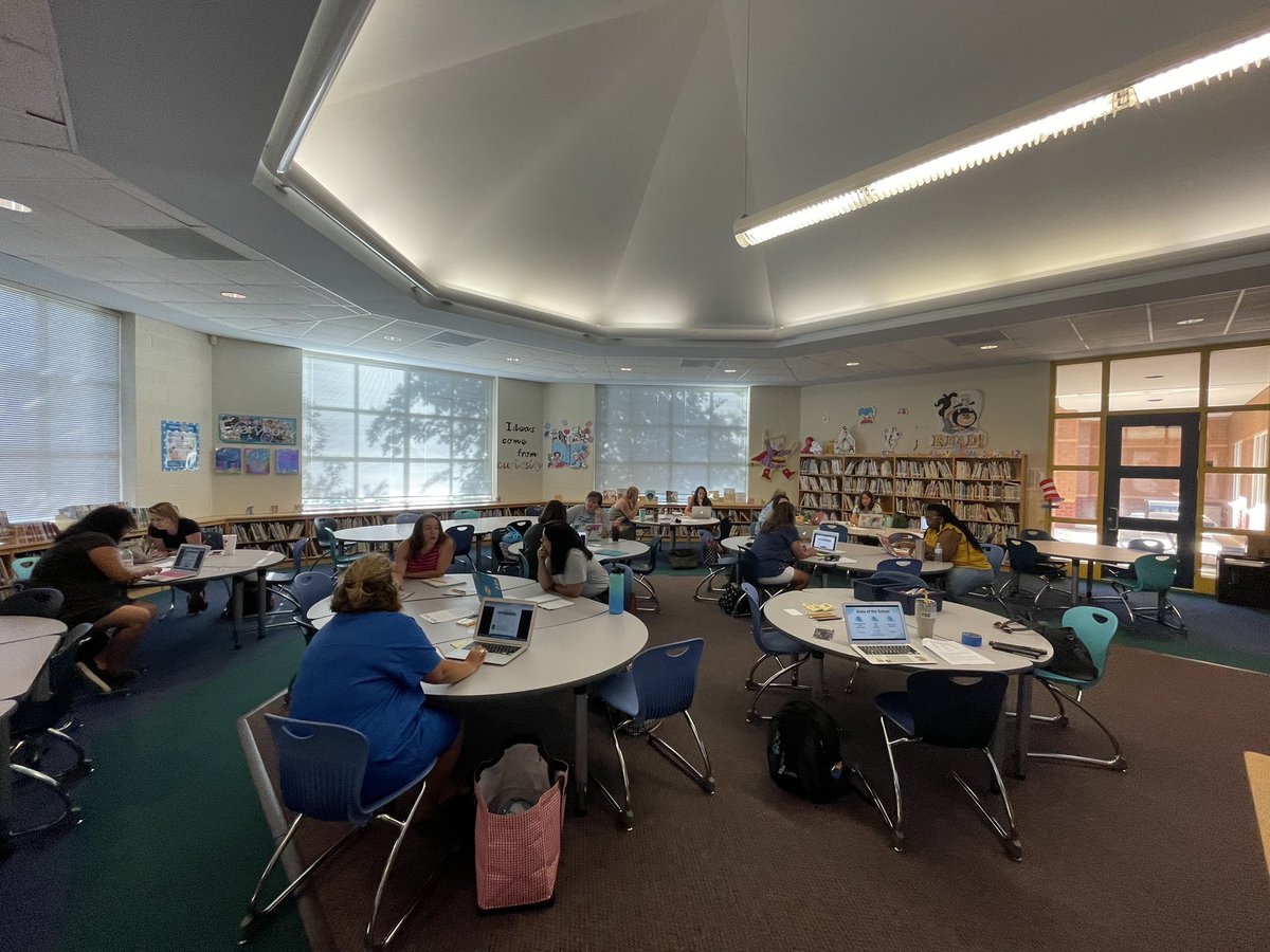 WHE_Whiskers's tweet photo. Learning and Growing Together! #groWHere #windowgazing #mirrorholding https://t.co/83u2yEmRYb