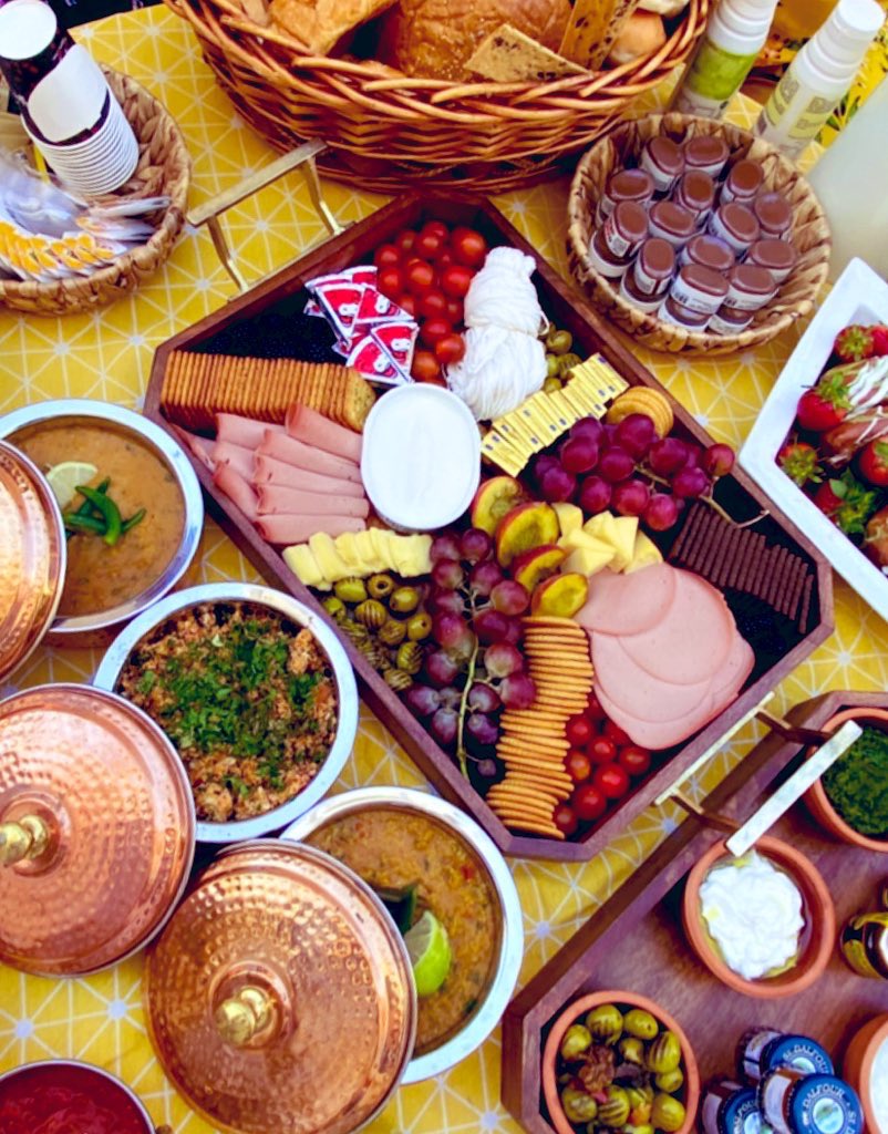 Cheeseplatter21's tweet photo. #تشيز_بلاتر غنية بأنواع مختلفة من الأجبان الأوربية، الفواكه الموسمية والمجففة، اللحوم الباردة، المخللات، المقرمشات اللذيذة، الموالح، وسلة المخبوزات الطازجة 💛

أسعار حلوة، طلبات محدودة، وتوصيل سريع...✌🏻
اطلبوا الآن👏🏻

🍇

0500723270

#الرياض   
#تعتيمه 
 #مسابقه_ابوناصر https://t.co/P6JN7iWtS6