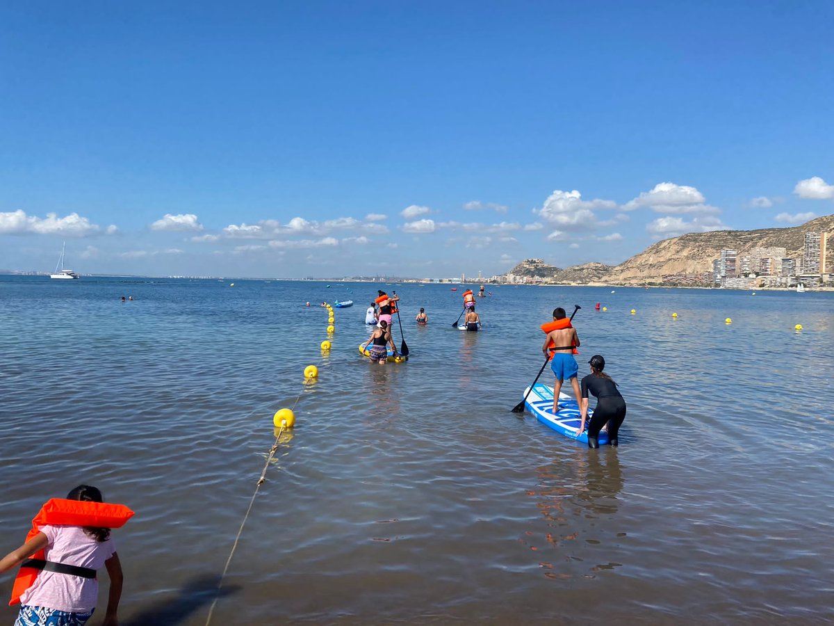 SaveChildrenCV's tweet photo. Continua la nostra escola d'estiu per a xiquets i xiquetes vulnerables en el CEIP Santísima Faz d'Alacant i les seues famílies. Esta setmana tocava Paddle Surf i classes d'idiomes✅

Un projecte fet possible gràcies a les subvencions a càrrec de l'IRPF de 2020 de @GVAinclusio ⬇ https://t.co/wy0RSBzygf