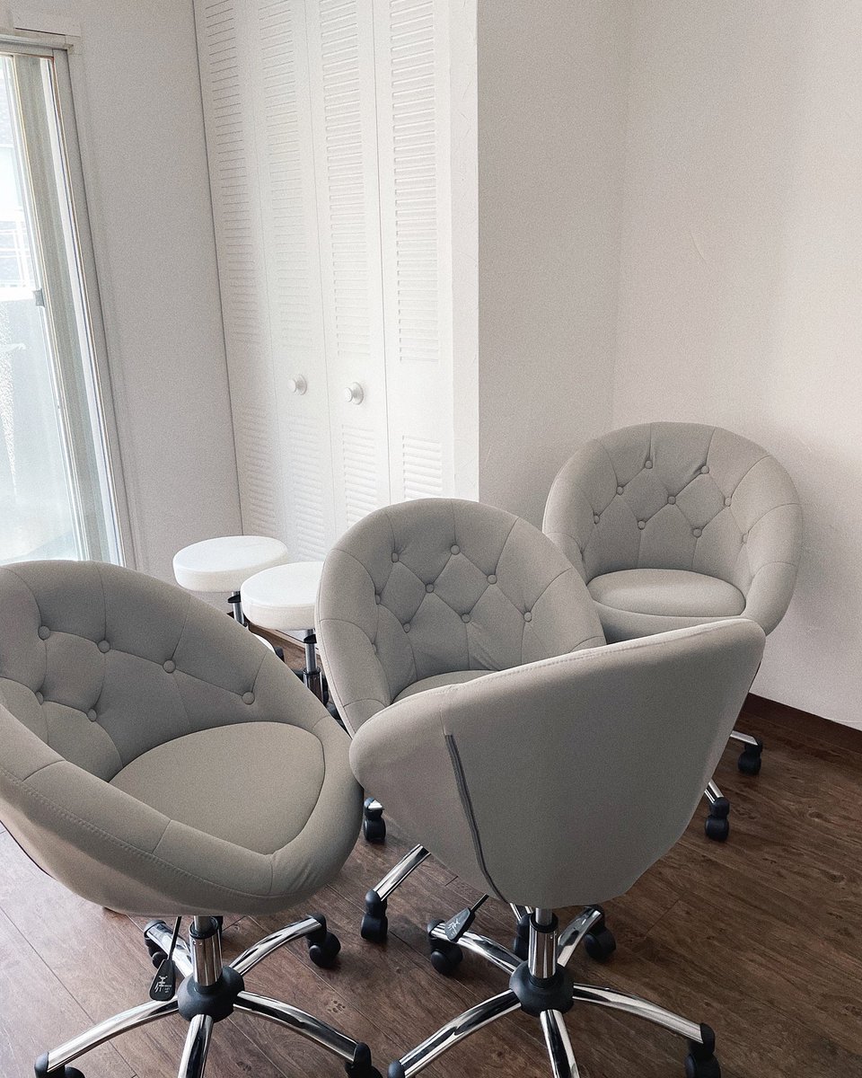 椅子が届きました！
可愛い店内になる予感ですー🤍

#札幌ネイリスト
#ネイリスト募集
#札幌ネイリスト募集