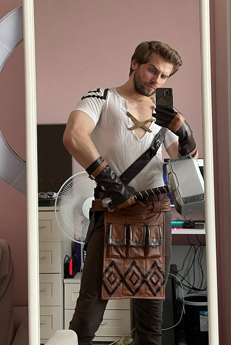 Grayson_Fin's tweet photo. Я прям не могу с этим своим косплеем 😂
Wagner - Genshin Impact

#GenshinImpact https://t.co/z7MGMvewJ5