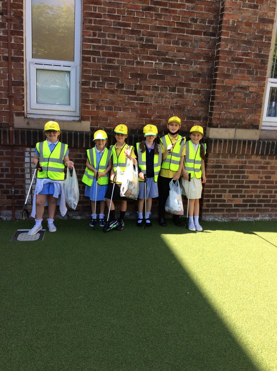 MissSweeney91's tweet photo. Our litter pickers looking after our school grounds this morning #ourplanetourpriority 🌍💚💙🗑 @PinehurstP https://t.co/puXu0Mo1WN