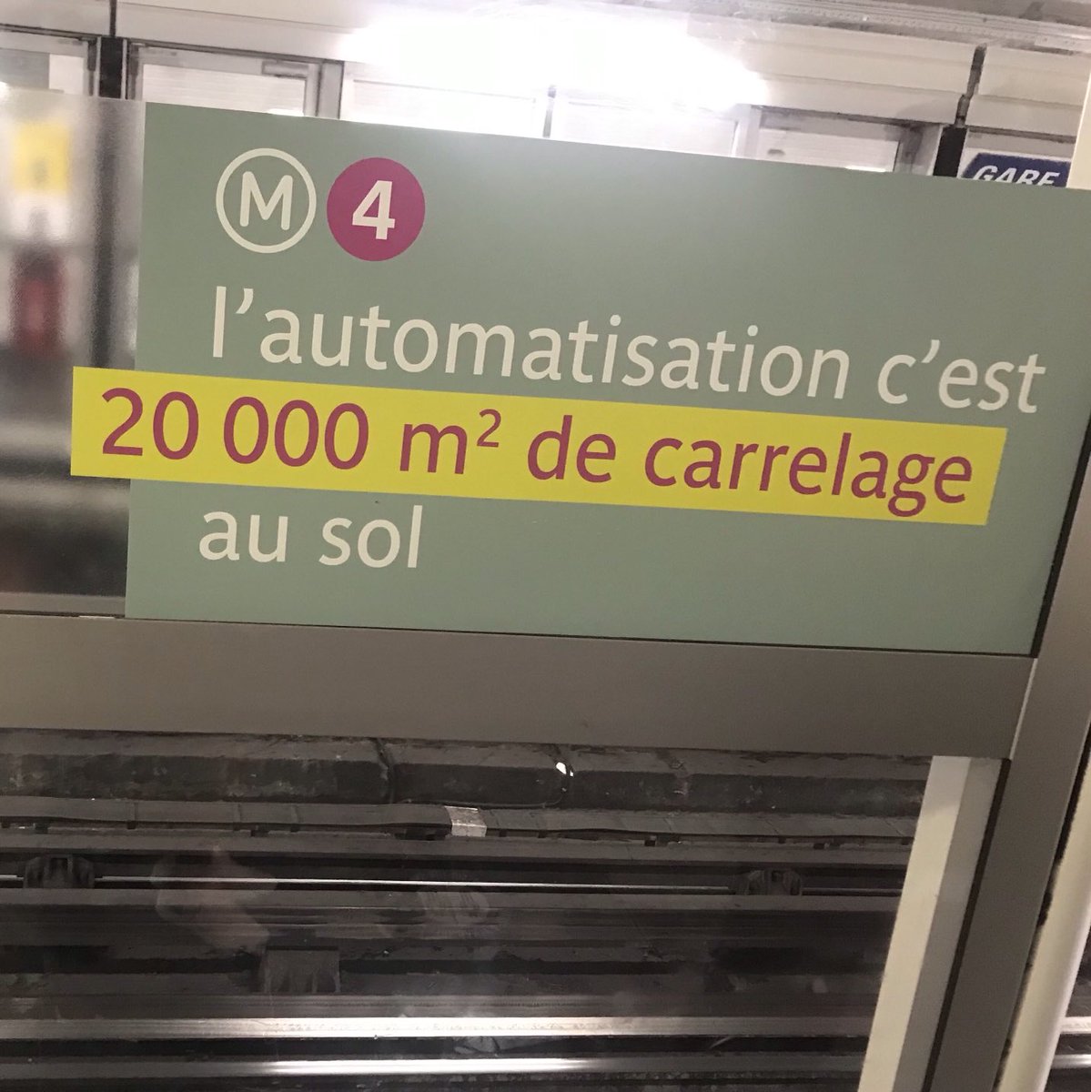 Il faut comprendre quoi ? Qu’un conducteur de métro = x m2 de carrelage?? Merci pour lui #ratp ⁦<a href="/ClientsRATP/">Service Client RATP👌</a>⁩ ⁦<a href="/Ligne4_RATP/">Ligne 4</a>⁩