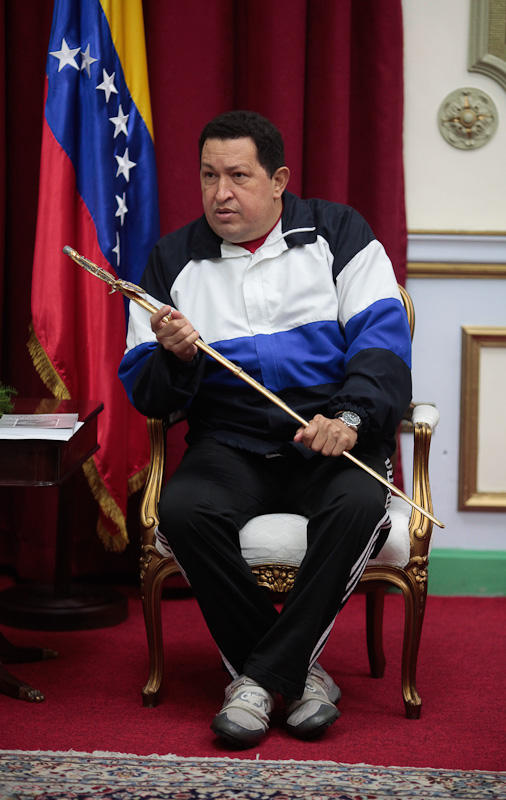 ❝Tenemos que oír al pueblo, que hable, diga y se exprese. Ésa es la democracia plena.❞

    - Hugo Rafael Chávez Frías (1954-∞).