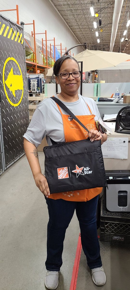 Shelley Taylor one of our In Focus All Stars. Way to go Shelley!!!! <a href="/KSorgani/">KatieSorgani</a> <a href="/lisareneej/">lisa g</a> <a href="/Ned45123462/">Ned</a> <a href="/JohnathanA2707/">Johnathan Adams</a> @SallyGansior @XKerrigan <a href="/michael_chirco/">Michael Chirco</a>