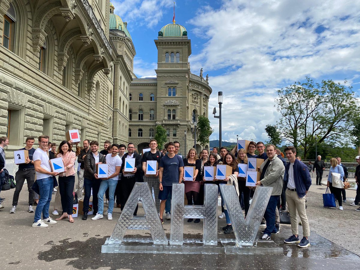 JF Stadt Zürich (@jfstadtzh) on Twitter photo Heute haben wir die <a href="/RentenVI/">Renteninitiative</a> in Bern eingereicht! 💙lichen Dank allen Unterstützer! <a href="/Jungfreisinnige/">Jungfreisinnige Schweiz</a> <a href="/JFZH/">Jungfreisinnige Kanton Zürich</a> Heute haben wir die <a href="/RentenVI/">Renteninitiative</a> in Bern eingereicht! 💙lichen Dank allen Unterstützer! <a href="/Jungfreisinnige/">Jungfreisinnige Schweiz</a> <a href="/JFZH/">Jungfreisinnige Kanton Zürich</a>