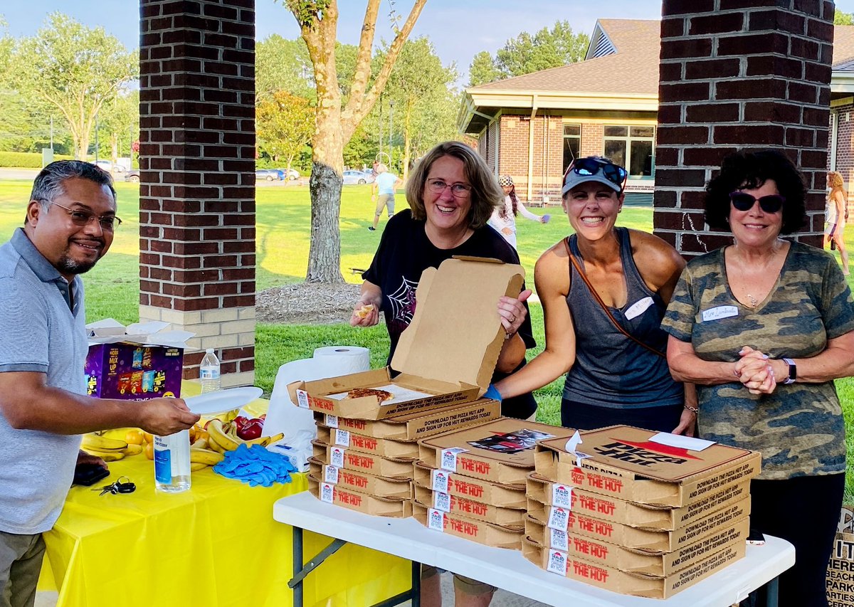 Whitt_Lyn's tweet photo. When it is difficult for our families to come to us, we go to them. #grovelove @JBMS_WJCC @JRES_WJCC @JHS_WJCC #powerintheweb #wearewjcc https://t.co/isGte2lq2o