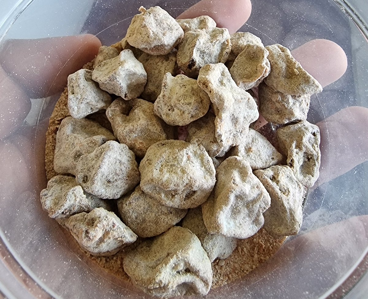 Ya_a_seen_Him's tweet photo. Do you know these treats? https://t.co/sCpuzJOAyt