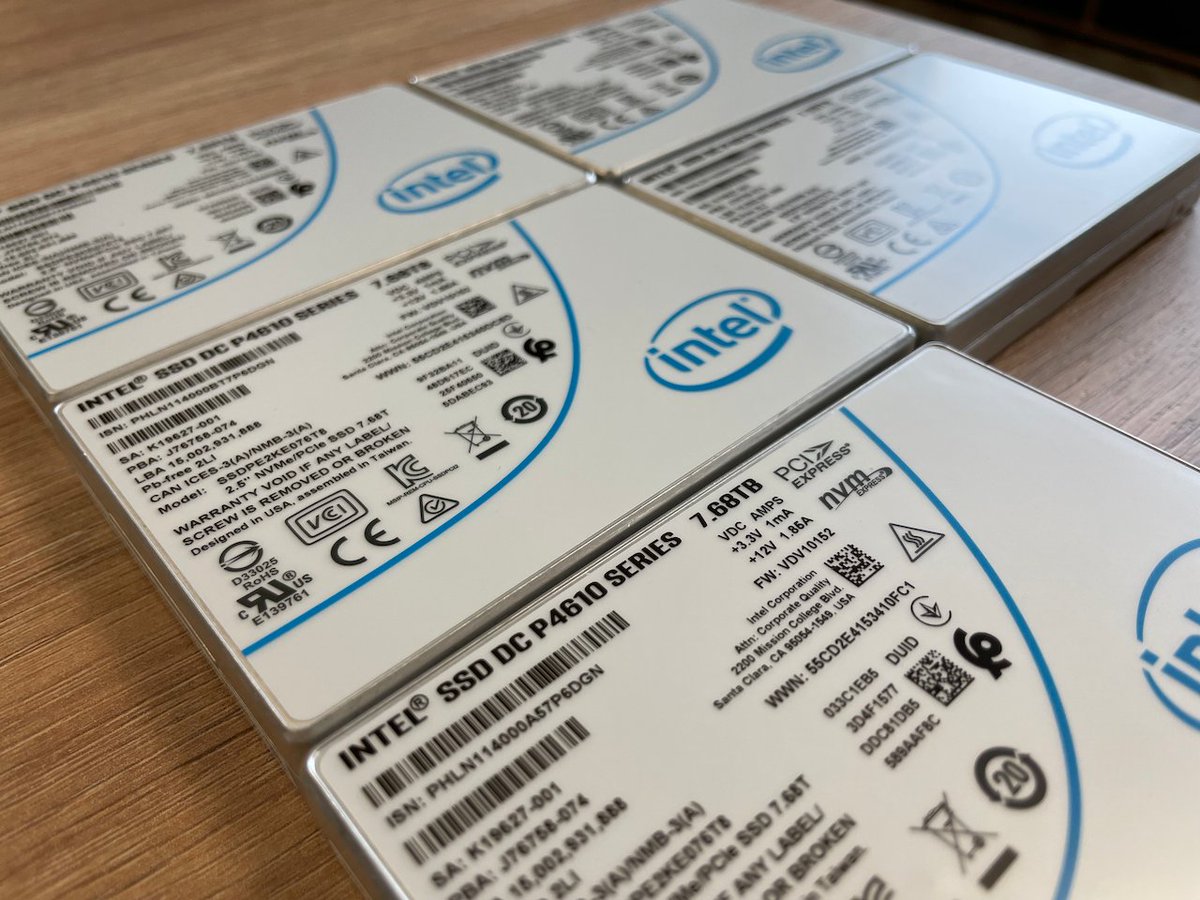 Cette semaine, des disques #NVMe à grande capacité (7.68 Tb) on récemment rejoint nos infrastructures de stockage Ceph. Fiables, puissants, capacitifs et économes en energie, les NVMe remplaçent progressivement les disques traditionnels sur l’ensemble de nos systèmes #hosting
