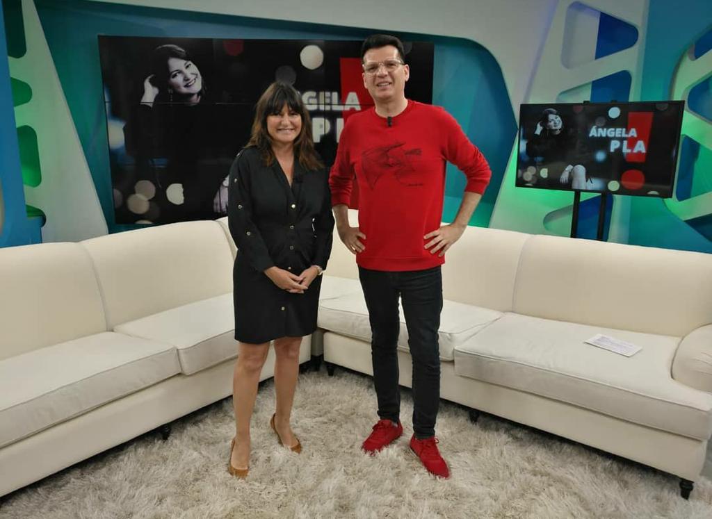 la8mediterraneo's tweet photo. Este domingo a las 23:00 vuelve @KiqueShow. Hoy Quique Peña recibe a una artista que dará mucho que hablar, @musadvs. Recibiremos también la visita de la periodista Ángela Pla y, en nuestra radio conversaremos con el cantante y productor Ely Forcada. https://t.co/RNMGPAYRAI