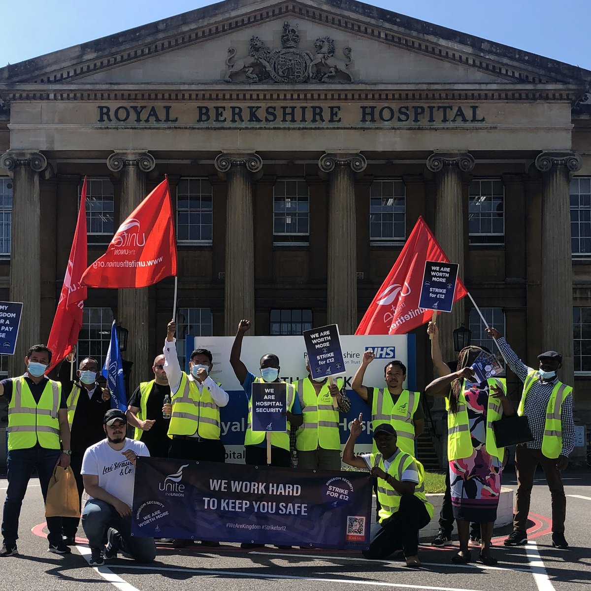 unite_southeast's tweet photo. 🔵It's DAY 5 of #StrikeFor12✊

🛡️ @unitetheunion Kingdom Security members at the @RBNHSFT, who have been on the #Covid19 frontline for the last 16 months, end week 1 of strike action as @KingdomSGL continues to treat them in a shabby way😔

#WeAreKingdom #WeWorkHardToKeepYouSafe https://t.co/IqIX8MjGef