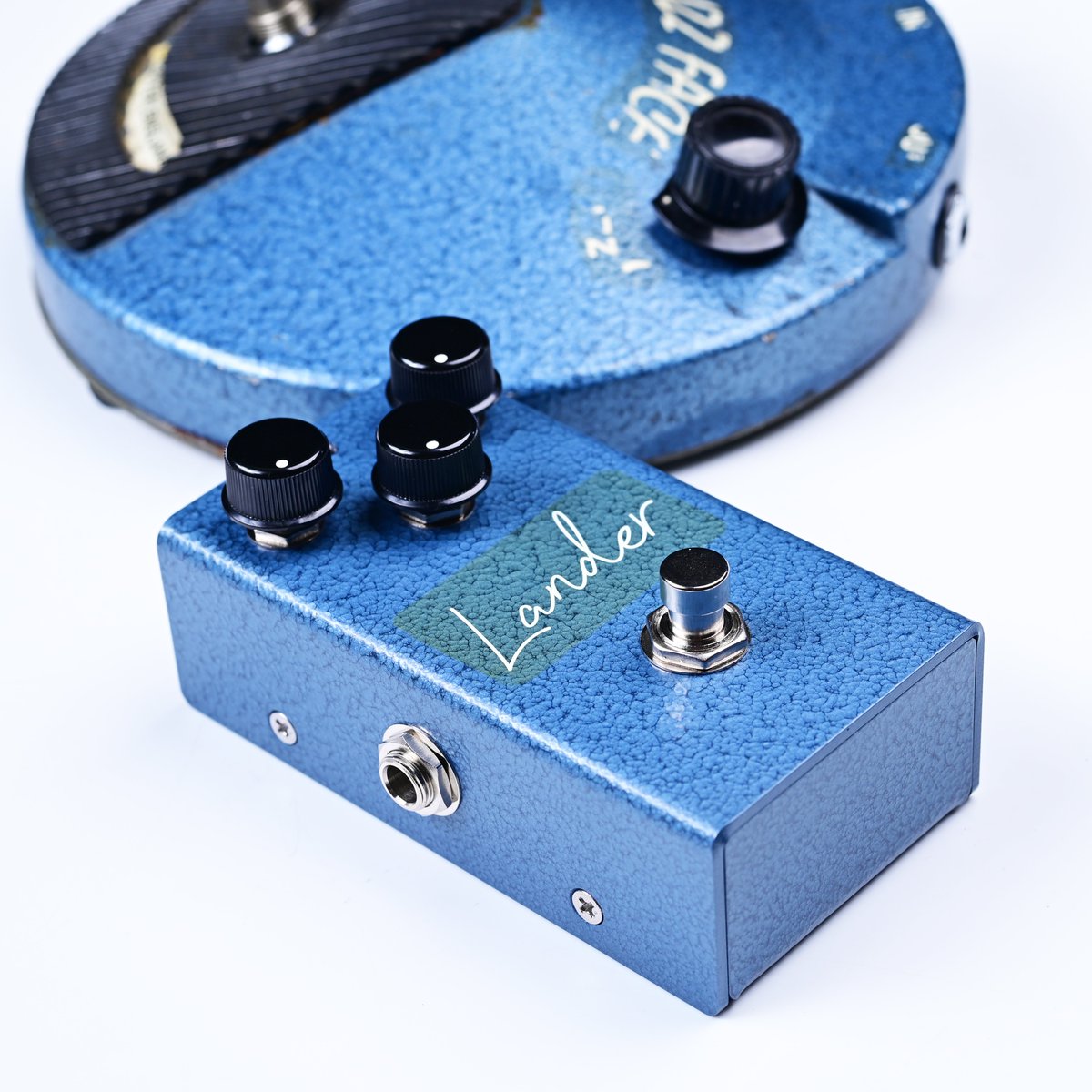 【告知】耳の肥えたペダルファンにも認められつつある、良質なGe Fuzz Face系ペダル VIRTUES “Lander”。そのLanderのCULT別注モデルを発表します。発売は2021年7月末ごろを予定。言わずもがな、今回もかなり拘って企画、製作しています。詳細は近日中に発表までお待ちくださいませ。