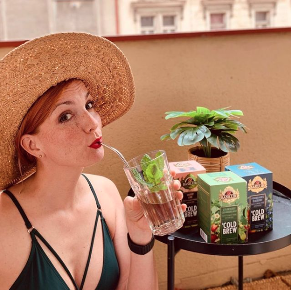 basilur_global's tweet photo. @michaelamaurerova enjoying our Cold Brew range just the way it was meant to be ☀️ 

📸 @michaelamaurerova @mixteecz

#tea #ceylon #ceylontea #premiumtea #basilur #basilurtea #srilanka #srilankatea #summer #icedtea #coldbrew #tropical #fruittea #basilurcoldbrew https://t.co/kpjiad2JBM