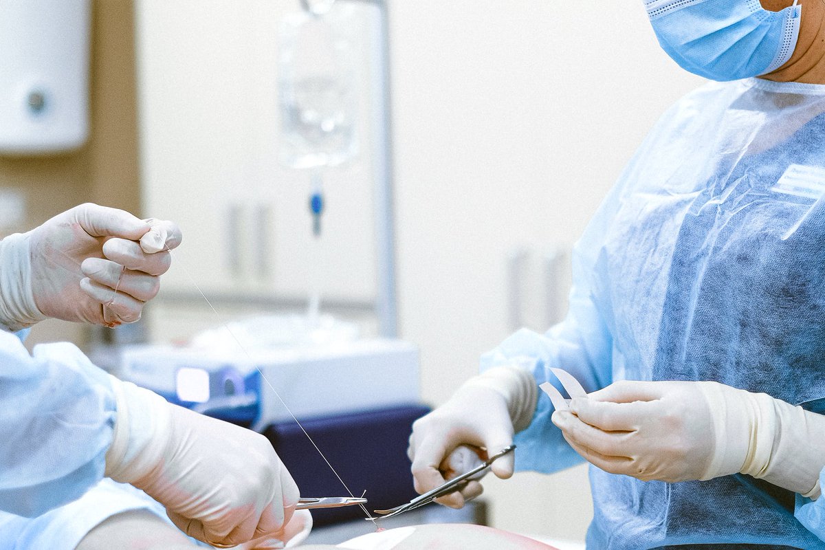 Ponemos en marcha la Unidad de #Neurointervencionismo con la finalidad de tratar de forma mínimamente invasiva lesiones en la cabeza, cuello y la médula, así como enfermedades vasculares ow.ly/e2Ei50FxnqS