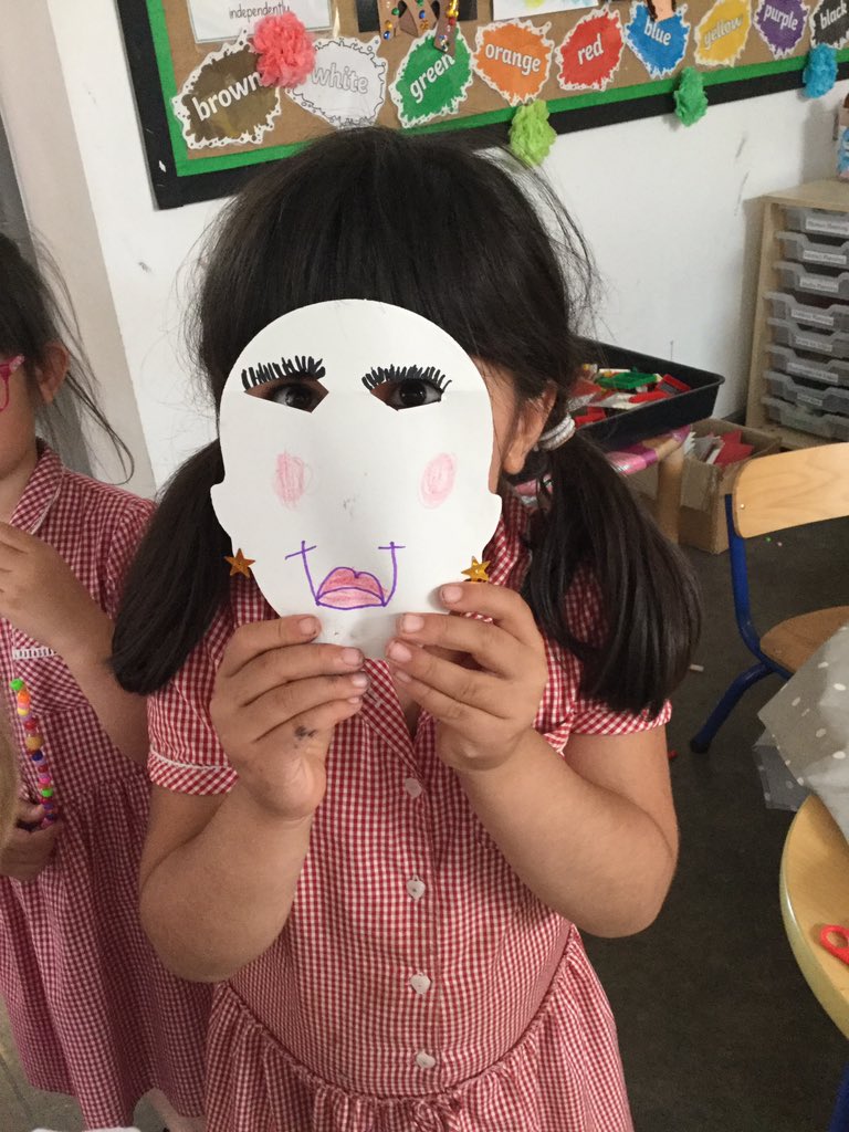 BollinPrimRFM's tweet photo. A crafty afternoon 🥰🥰🥰🥰 https://t.co/Un7iTajr9G