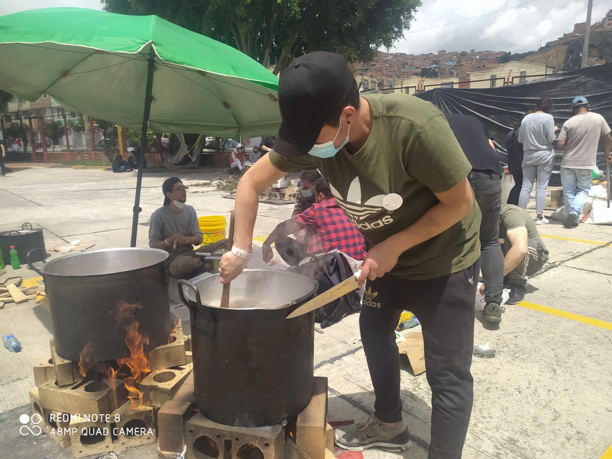 Son15Letras's tweet photo. 🛒🥘#HOY se #COMPRAN🥘🛒
Los alimentos para las #OllasComunitarias de #Patiobonito, #Soacha, #Usme y #Suba. Así que si aún no has aportado, o vas a donar en víveres, #EsTuOportunidad. ¡#Súmate!
Envíame un mensaje. https://t.co/9dMpQClAVL