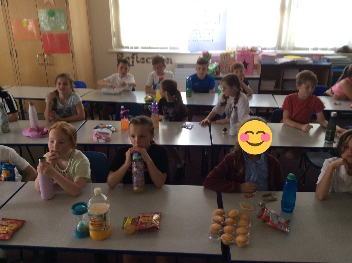 Branton_Y3's tweet photo. Enjoying our last day!! Biscuits, dancing, cake, and laughter. What a great way to spend our last day together #lastday @BrantonLearners https://t.co/Mw8Wlrt7bd
