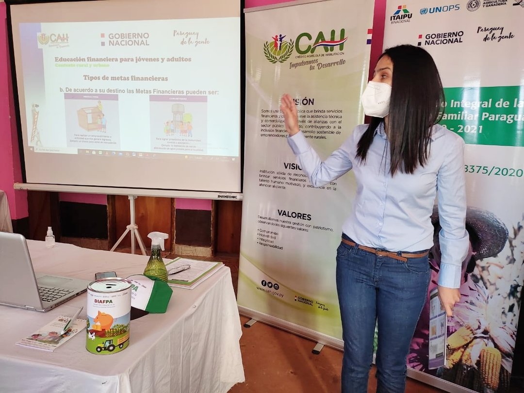 itaipuparaguay's tweet photo. 📝 Con apoyo de ITAIPU, más de 570 labriegos aprenden sobre finanzas, presupuesto, ahorro y crédito. Los participantes son beneficiarios del Programa de Desarrollo Integral de la Agricultura Familiar Paraguaya (#DIAFPA).
Leé más 👉 https://t.co/rgbivZqKCo https://t.co/Q3xDuhEGpK