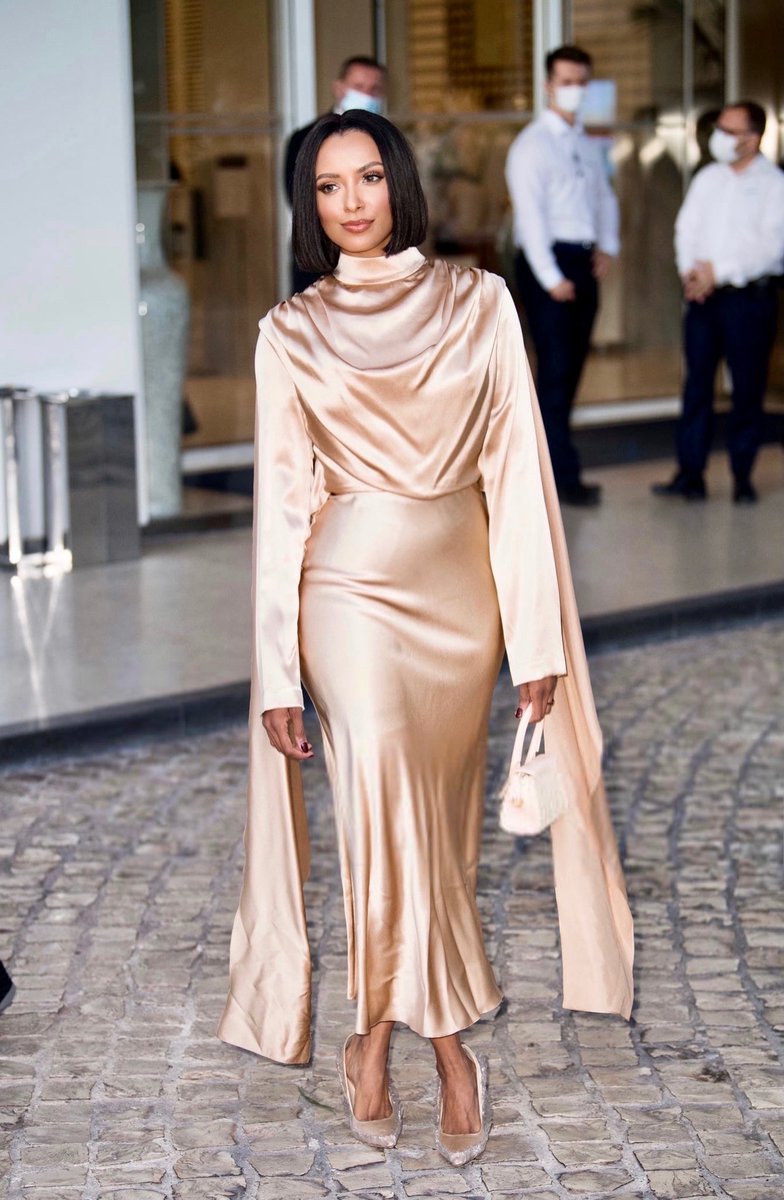 KatGraham's tweet photo. .@LorealParis dinner with @madamefigaro 
Wearing three of my faves @materieltblisi @jacquemus and @midnight00_ 
Styling @marcodl82 
Hair @hairbyjerome

Makeup by me using @lorealparis Skin Paradise in medium and Infallible Full Wear in 375 🥰 https://t.co/heNPzfrrW2