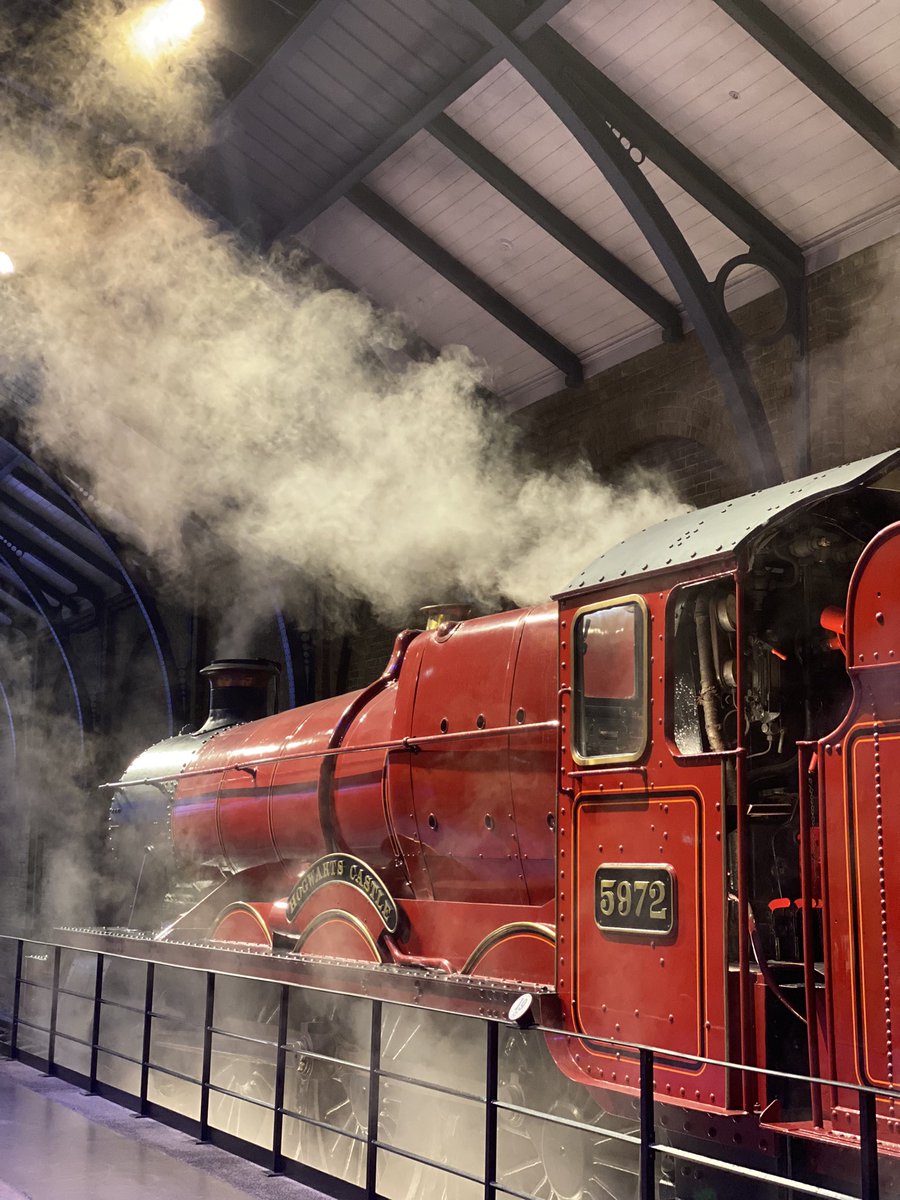 karenlreyburn's tweet photo. Lovely day at @wbtourlondon with some of the @weare_pf team (past and present)! Glorious day, good company, #creativitypillar and of course butterbeer https://t.co/8O8G39qlal