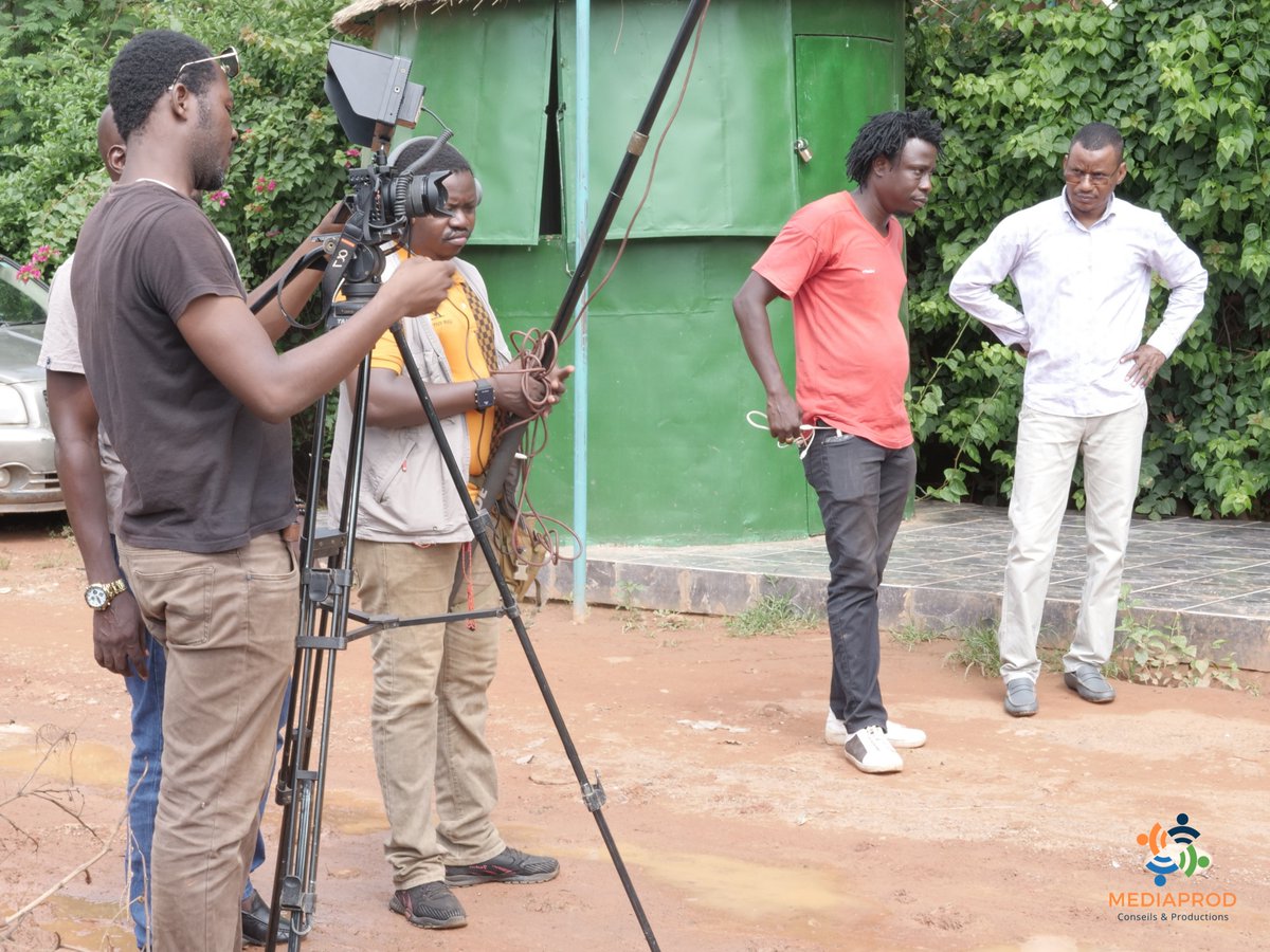 AgenceMEDIAPROD's tweet photo. 🎥 Tournage en cours d’une vidéo de sensibilisation sur les poudres de lait européennes ré-engraissées aux huiles végétales.

#AgenceMEDIAPROD #Production #Oxfam #SOSFaim https://t.co/6972zFmtVh