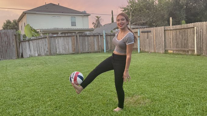 disfrutando de una hermosa tarde con mis hijos &hellip; p&eacute;sima futbolista 😂🤣🤣🤣 https://t.co/OdjUGI102Q via @YouTube<a href="/tag/manyvids"class="tags"><span>#manyvids</span></a><a href="/tag/mvsales"class="tags"><span>#mvsales</span></a>
