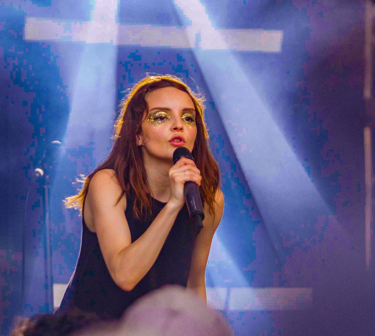 CHVRCHES Share New Single 'Good Girls' Speaking Against Gender Norms
audiojuju.com/chvrches-good-…
#CHVRCHES #LaurenMayberry #NewMusicFriday #NewMusic
