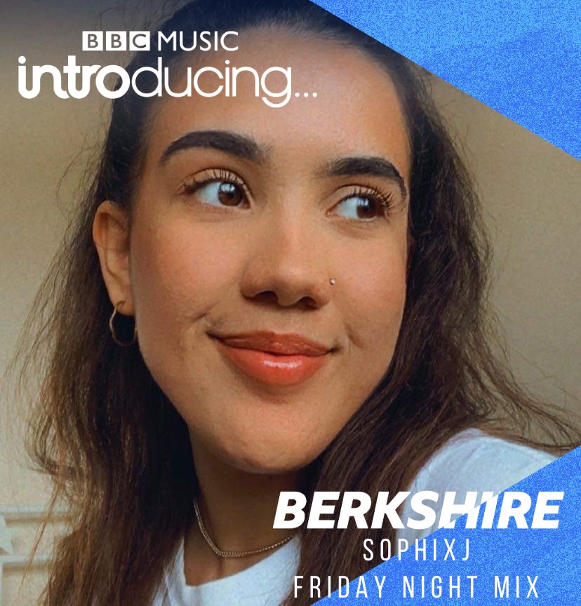 Back on @BBCBerkshire now til 10pm!☺️ Kicking off with all the reaction to the #Readingfc stadium name change ⚽️ Then in The Group Chat @theditsychick and @sam__macgregor unpack today’s biggest issues! 🗣 Plus @sophixj has some feelgood house bangers in the Friday Night Mix 🙌