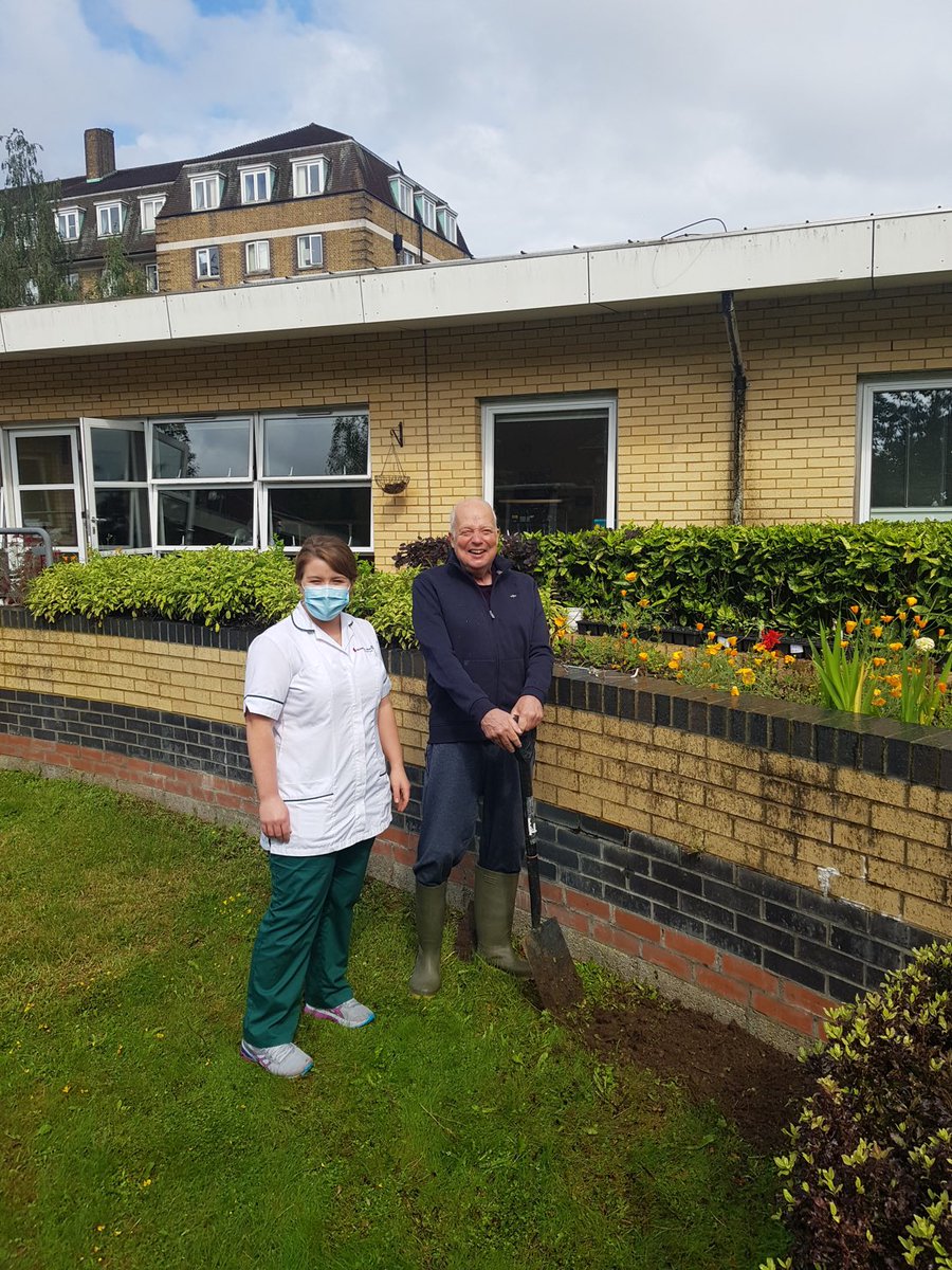 Goal oriented functional rehab. Helping G get back to his allotment (and teaching his OT new skills!). Shared with permission. ⁦<a href="/RFTherapyTeam/">RFTherapyServices</a>⁩ ⁦<a href="/RoyalFreeNHS/">Royal Free London</a>⁩ #AHPs #neurorehab ⁦<a href="/gilroy_shauna/">Shauna Gilroy</a>⁩ ⁦<a href="/nadiaslt/">Nadia Jeffries</a>⁩ ⁦<a href="/MarketaRamsay/">Marketa</a>⁩