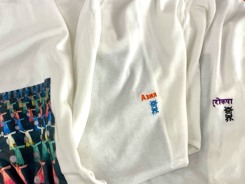 佐藤健寿 写真展初日 満員御礼ありがとうございました オンラインで完売したtシャツ サイン本などは 店舗 オンラインともまた期間中に再販するそうです よろしくお願いします T Co Fr5lvbm58d Twitter