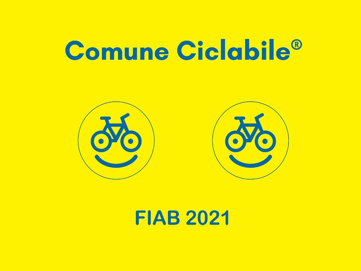 #BikeSharing capillare, interventi per moderazione #traffico e velocità, #ciclabilità leggera, #urbanismo tattico: #Milano ha ricevuto la #BandieraGialla di FIAB-ComuniCiclabili, che attesta il grado di ciclabilità. Ad oggi l'hanno ricevuta 150 città 👉 bit.ly/3ig3uwC