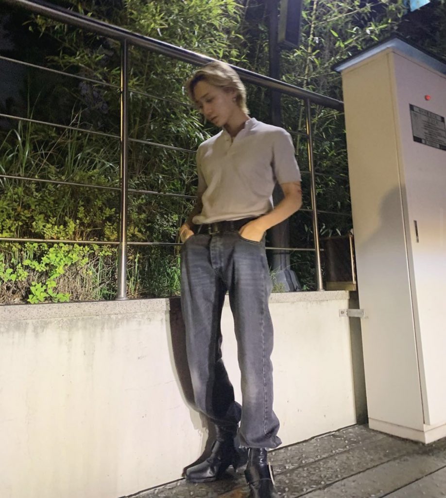 SLEIGHTHOUND's tweet image. ㅤ

     ⌇DAWN posted at 09:47p.m.

　　going outside to do a streetwear
　　fashion photoshoot over comfort,
　　blankets and beauty sleep? yeah。

　　#GWModels

ㅤ