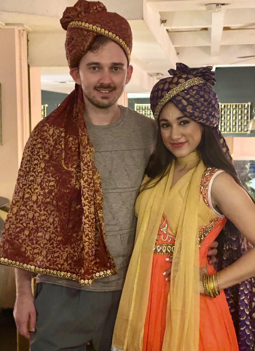 Do we look Indian? 🇮🇱🇮🇳

We had a great dinner at a wonderful Indian restaurant in Herzliya - Tandoori. #India