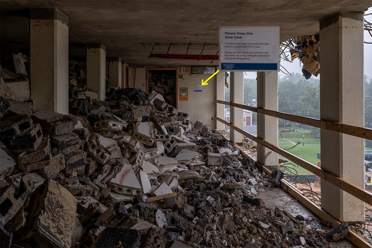 UVALibrary's tweet photo. Scene from the @uvamainlibrary renovation... Happy Friday! #Librarysignage
(sign reads "Please keep this area clear") https://t.co/OH0c660D9U