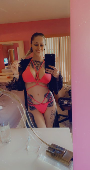 It&rsquo;s a pool kind of day https://t.co/EEN14GQkVs<a href="/tag/mvsales"class="tags"><span>#mvsales</span></a>