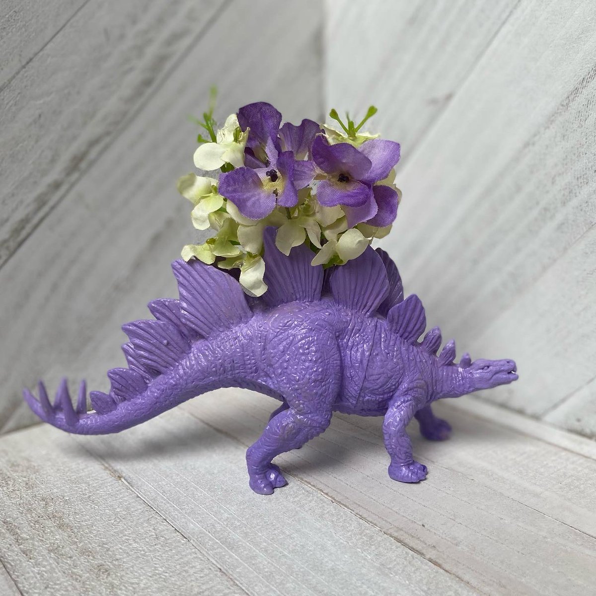 RepurposedT's tweet image. NEW! Fun new Dino planters with fake flowers. This planter is great for kids rooms, office decor, or as a desk accessory. etsy.com/listing/103841… #rawr #purple #planter #flowers #decor #homedecor #planters #dinosaur #quirky #fun #unique #handmade #etsy #repurposed #kidsroom