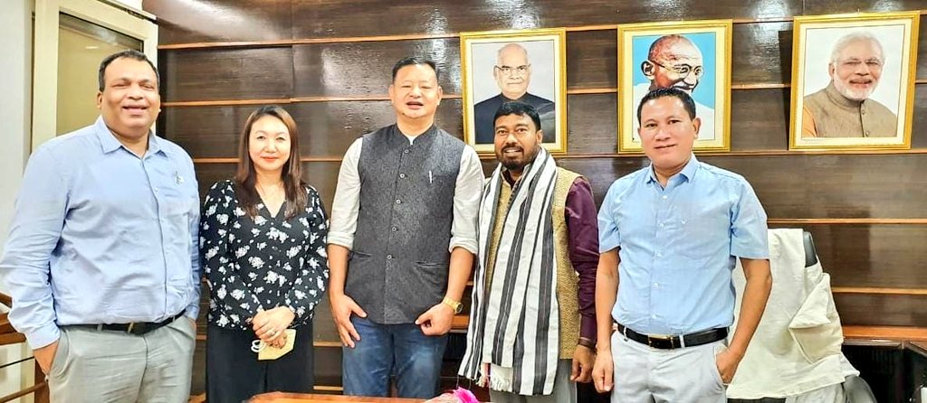Rameswar_Teli's tweet photo. Hon'ble Mayor of Itanagar, Arunachal Pradesh  Shri @tamephassangBJP Ji today called on at my @PetroleumMin office in Shastri Bhawan,New Delhi. @KirenRijiju @PemaKhanduBJP @ChownaMeinBJP https://t.co/GQgwP6aKh6