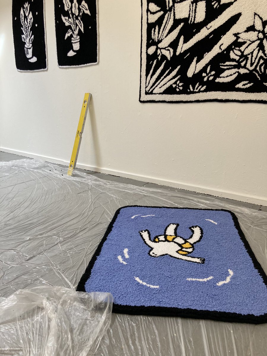 Á morgun kl. 16 opna þau Óskar Hallgrímsson og Ma Riika sýninguna sína Nokkuð þægilegt/Kinda Comfortable í Gallery Port. Undirbúningur í fullum gangi.