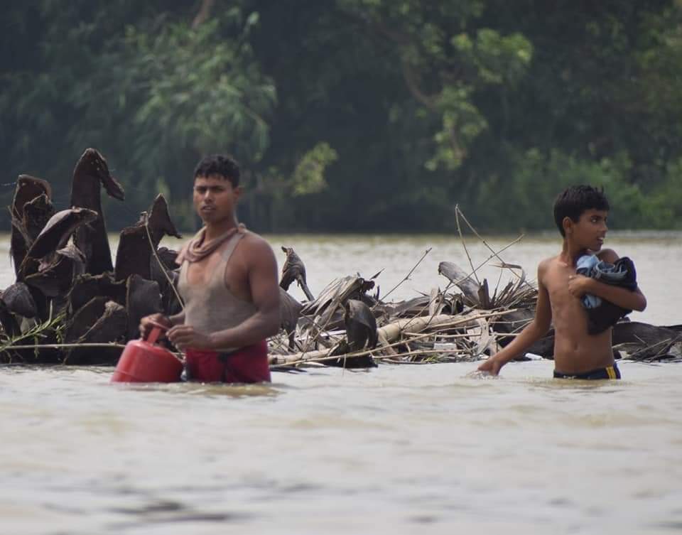 Rishna1312's tweet photo. Devastating pictures of the ongoing #floods in #Bihar #BiharBadh_SthaiNidan https://t.co/yOY7E14qOu