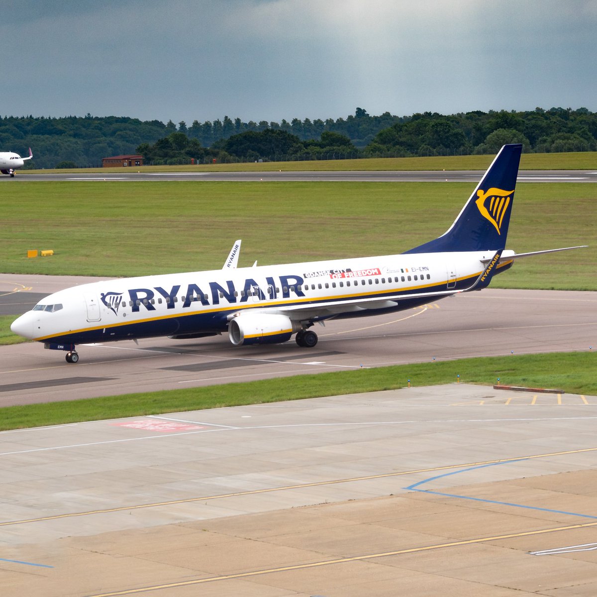 rjlear1's tweet photo. ryanair 737

@Ryanair #ryanair #eiemn #boeing #boeing737 #boeingfans #boeinglovers @LDNLutonAirport #lutonairport #ltn #eggw #rlaviation #aviationlhr #boeing737800 #megaplane #instagramaviation #aviationgeek #iloveaviation #instaplane https://t.co/LqUShaveuV