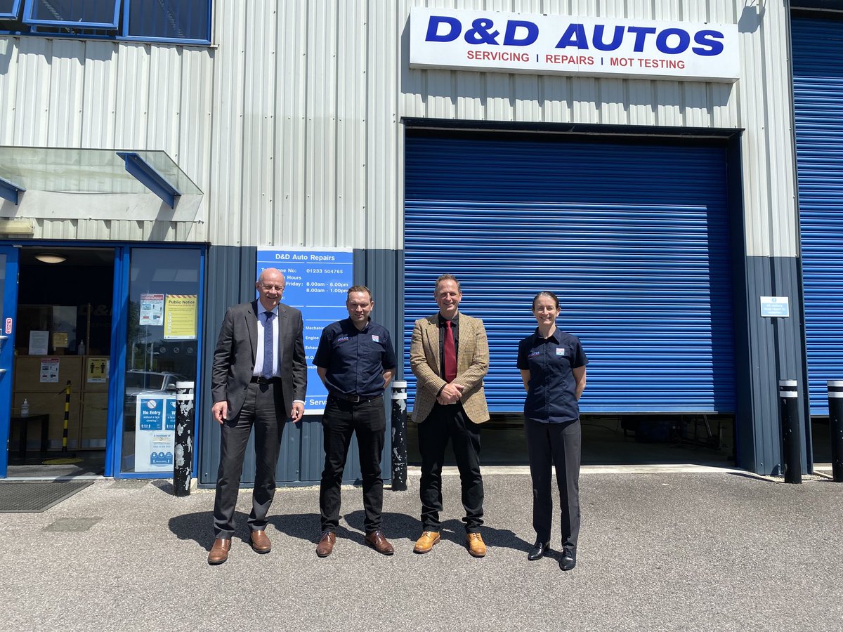 DamianGreen's tweet image. Matthew and Lorraine from D&amp;amp;D Autos showed their very busy workshop to me and Neil from ⁦@InvictaChamber⁩ while we discussed workforce issues, broadband, and electric vehicles.