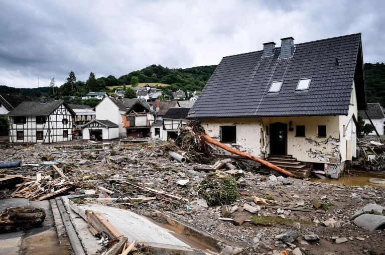 ErasmusPlusINAP's tweet photo. Un bilancio tremendo quello che arriva dalla #Germania.
Tutta la nostra vicinanza e solidarietà alle famiglie delle vittime e al popolo tedesco che in queste ore sta affrontando una terribile catastrofe. https://t.co/xqQRUNqCqJ