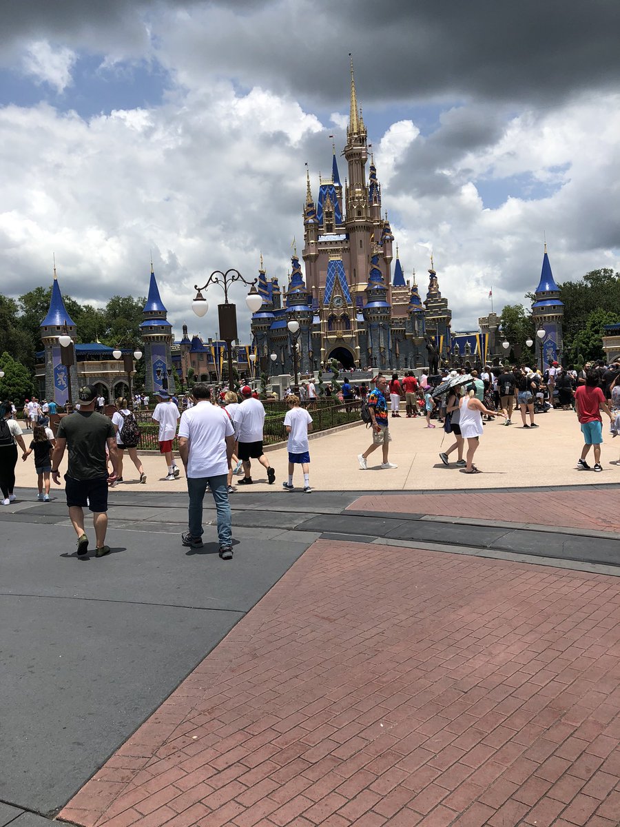 sdman3311's tweet photo. Went to DisneyWorld yesterday with the fam. Truly a magical place. Uβll wonder where the time went when all u did was wait on lines. If u love waiting on long queues DisneyWorld Magic kingdom is the place to be. π We did enjoy the sights. #DisneyWorld #MagicKingdom #waitcation https://t.co/xgY6QHps1i